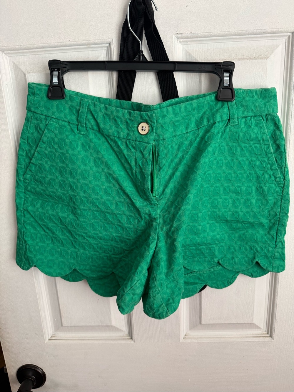 crown & ivy Green Scalloped Hem High Waist Shorts